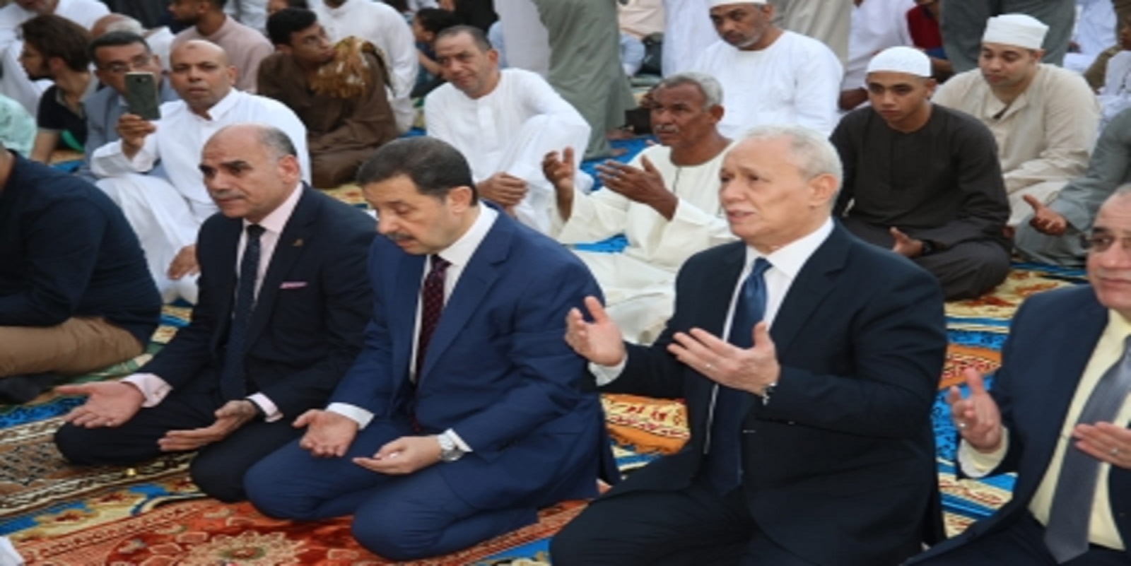 محافظ الاقصر يؤدى صلاة العيد بساحة أبو الحجاج 