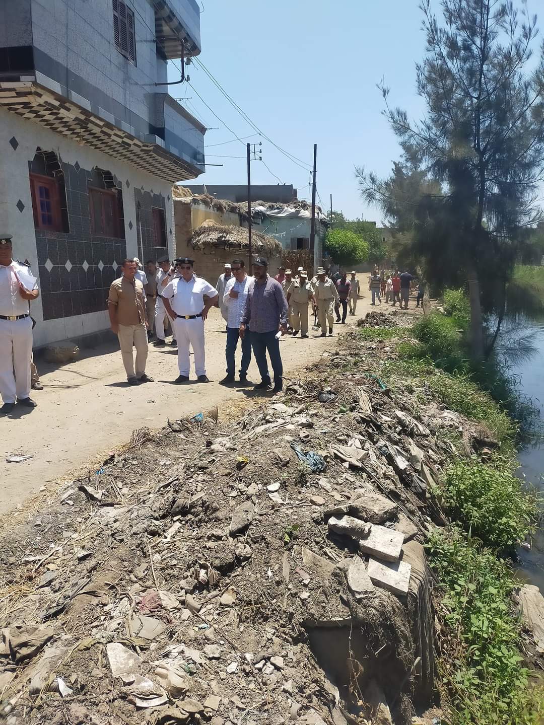 حمله مكبره لازاله التعديات على الاراضي الزراعيه بكفر الشيخ 