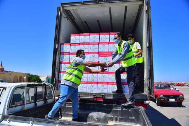 توزيع 6 أطنان دواجن ومواد غذائية على 1500 أسرة بغرب مطروح