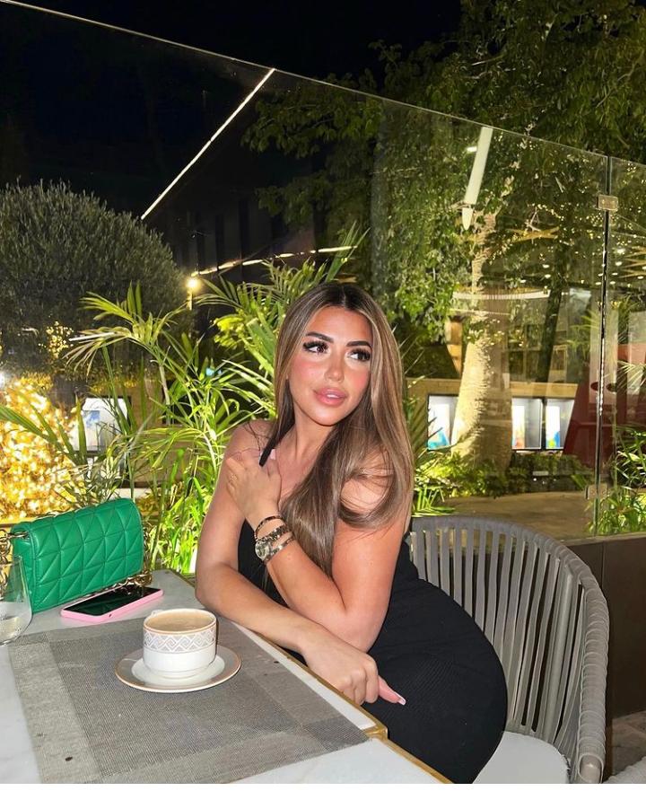 بالأسود.. سارة سلامه تجذب الأنظار بإطلالة رقيقه (صور)