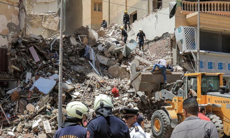 انهيار عقار من طابقين بكوم أمبو دون خسائر في الأرواح
