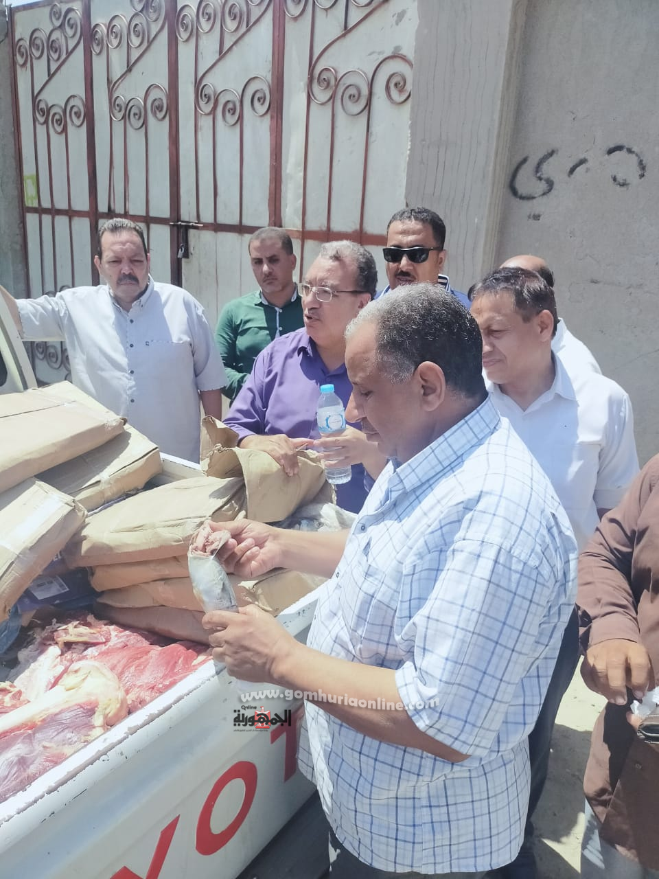 حملة مشتركة بين صحة أسيوط والتموين والطب البيطري تسفر عن ضبط ٣٢٠٠ كيلو أطعمة فاسدة