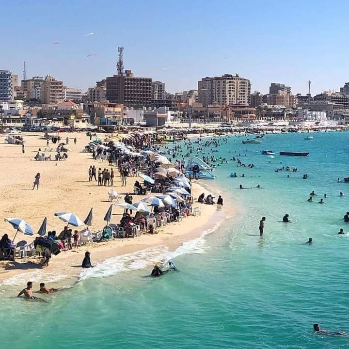 صيفك مكمل معانا  شعار رفعته شواطئ مرسي مطروح 