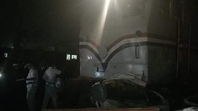 بالصور.. قطار دهس سيارة نقل فى البدرشين