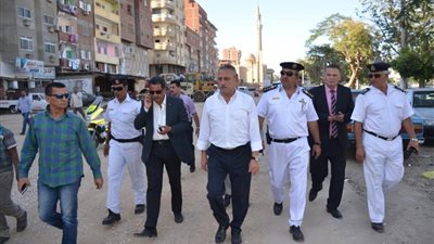 شارع العشرين في الإسماعيلية يتخلص من الإشغالات بحلول مرورية