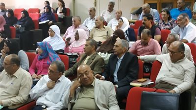 تعليم السويس يناقش مشكلات نشرات النقل والجداول وتوزيع المعلمين