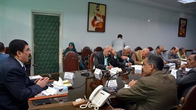 مرزوق يلتقى رؤساء المدن والأحياء لمتابعة منظومة النظافة بالقليوبية