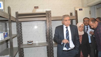 محافظ المنيا: اقالة طبيبة وحدة صحية لتغيبها بدون اذن