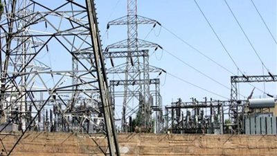مدير عام التشغيل والصيانة بكهرباء الأقصر يتفقد أعمال رفع الخطوط من فوق الكتل السكانية بأرمنت