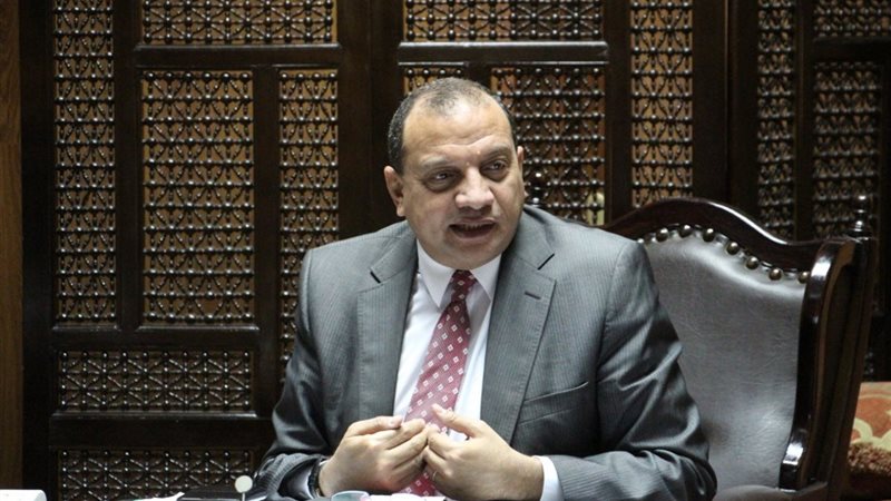 الدكتور منصور حسن