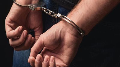 ضبط عامل و بحوزته 3 اسلحة نارية و 200 طلق نارى بقنا
