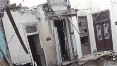 مصرع موظف بالمعاش في حادث انهيار عقار بكوم الشقافه