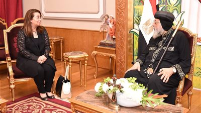 والي تزور البابا تواضروس لتقديم واجب العزاء في شهداء حادث المنيا