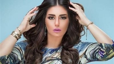صور ساخنة لمنة فضالى على شاطئ سهل حشيش
