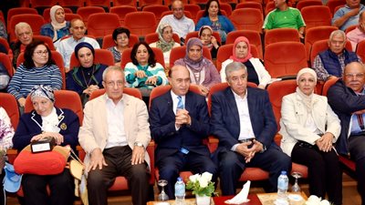 بالصور .. الفريق مميش يستقبل وفد رواد خريجي كلية هندسة القاهرة
