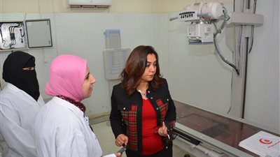 محافظ دمياط تفاجىء مركز طب الأسرة بسيف الدين وتحيل رئيسه للتحقيق