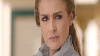 بمجرد نظرات سيمون تثير قلق متابعي الاب الروحي