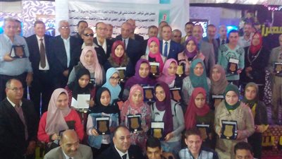 تكريم أوائل الطلبة للشهادات العامة بتعليم قليوب
