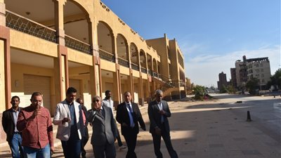 احمد ابراهيم يتفقد مشروع خان أسوان