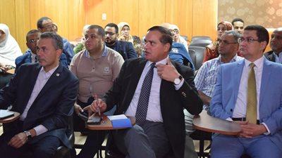 مناقشة مشروع ميكنة الاختبارات والتصحيح الالكتروني بطب سوهاج