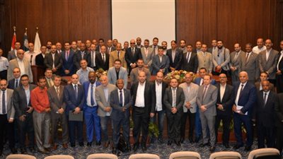 بالصور عمال البترول استعدوا للاحتفال 