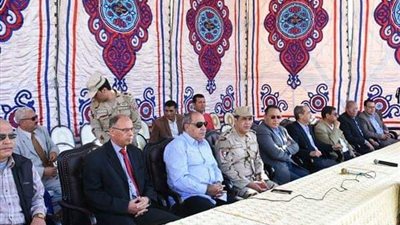غراب يشاهد نموذج محاكاة لمواجهة أعمال حريق وإقتحام مستودع بترول شرويدة