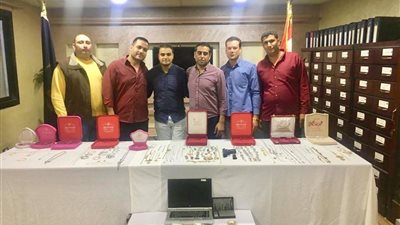 ضبط عاطل وزوجته وشقيقته كونوا تشكيلا عصابيا لسرقة الشقق السكنية