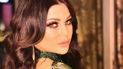 موضه جديدة.. هيفاء وهبى ترتدى بدلة شعبان عبد الرحيم..صور