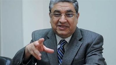 شاكر : مصر تستطيع انتاج 90 الف ميجا من طاقتى الشمس والرياح