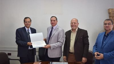 طب سوهاج تكرم المشاركين في مؤتمرها السنوى 