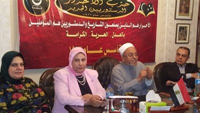 حزب الأحرار الدستوريين أحتفل بالمولد النبوي بتوزيع الحلوى على الماره