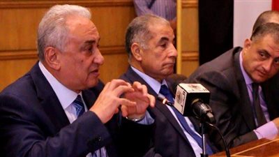 عاشور يطالب 