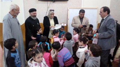 رئيسة مدينة الحامول وزعت حلويات المولد على أطفال الكنيسة وعمال النظافة والأيتام