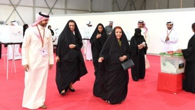 قرينة عاهل البحرين تدلي بصوتها في الانتخابات النيابية والبلدية 2018 .. بالصور