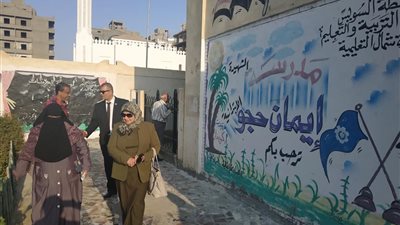 شرطة المرافق تطارد الباعة الجائلين حول مدارس السويس