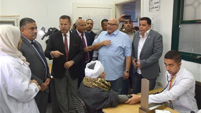 محافظ بني سويف يفتتح قافلة عين شمس التنموية ب8 قرى و11 عزبة