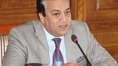 عبد الغفار يستعرض تقريرًا حول توصيات ملتقى جسر التواصل بين الشعوب