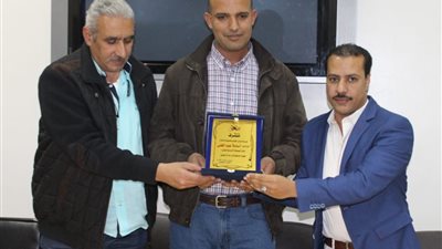 جائزة الصحافة الإنسانية لصاحب أول صورة لفتاة التروسيكل بالأقصر