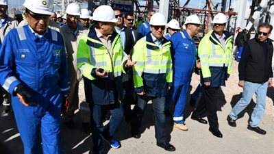وزير البترول يتفقد حقلى جيزة وفيوم لإنتاج الغاز الطبيعى.. صور