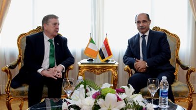 الفريق يونس يبحث مع وزير التجارة الأيرلندى تدشين خط طيران مباشر بين القاهرة و دبلن