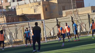 سمير كمونة يحفز لاعبيه لتخطى الحمام المطروحي