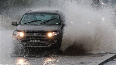 10 نصائح يجب مراعاتها عند القيادة في الأمطار