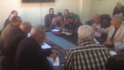 لجنة وزارة الإسكان تستعرض محطات الصرف بمحافظات القناة