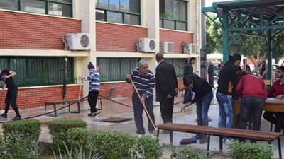 يوم للعمل التطوعي بعلوم سوهاج .. صور