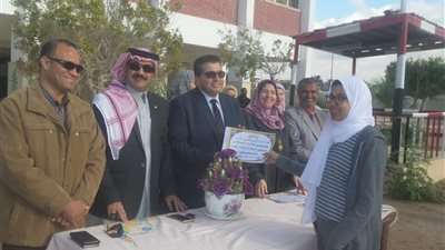 وكيل وزارة التعليم يكرم الفائزات بمسابقة 