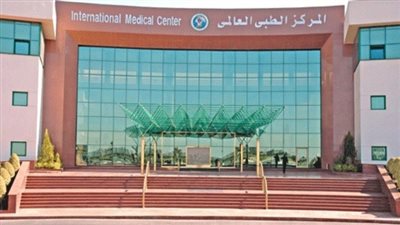 خبراء فى جراحة العمود الفقرى بالمركز الطبى العالمى