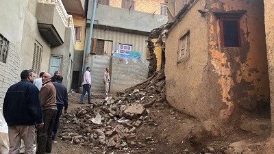 تصدع ثلاث منازل بسلامون القماش مركز المنصورة لبنائها علي تبه عالية
