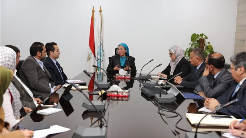 وزيرة البيئة والمستثمرين