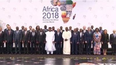بالفيديو والصور¨ تفاعل السيسى مع الرؤساء بمنتدى افريقيا 2018