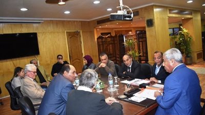 محافظ أسوان يلتقى وفد الصندوق الدولى للتنمية الزراعية 